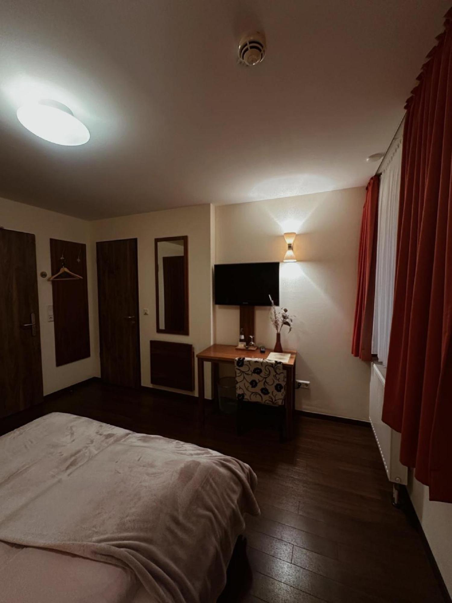 Hotel Gasthaus Lindenhof Much Esterno foto