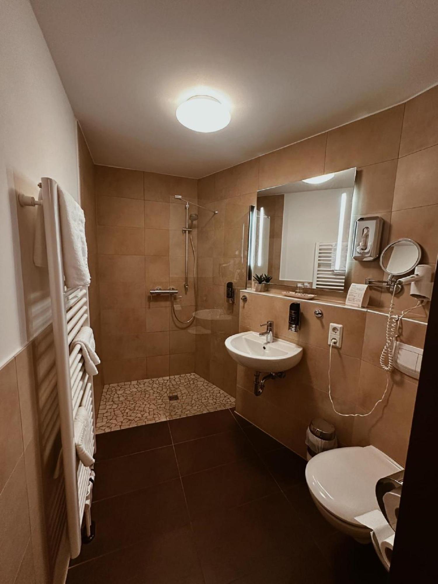 Hotel Gasthaus Lindenhof Much Esterno foto