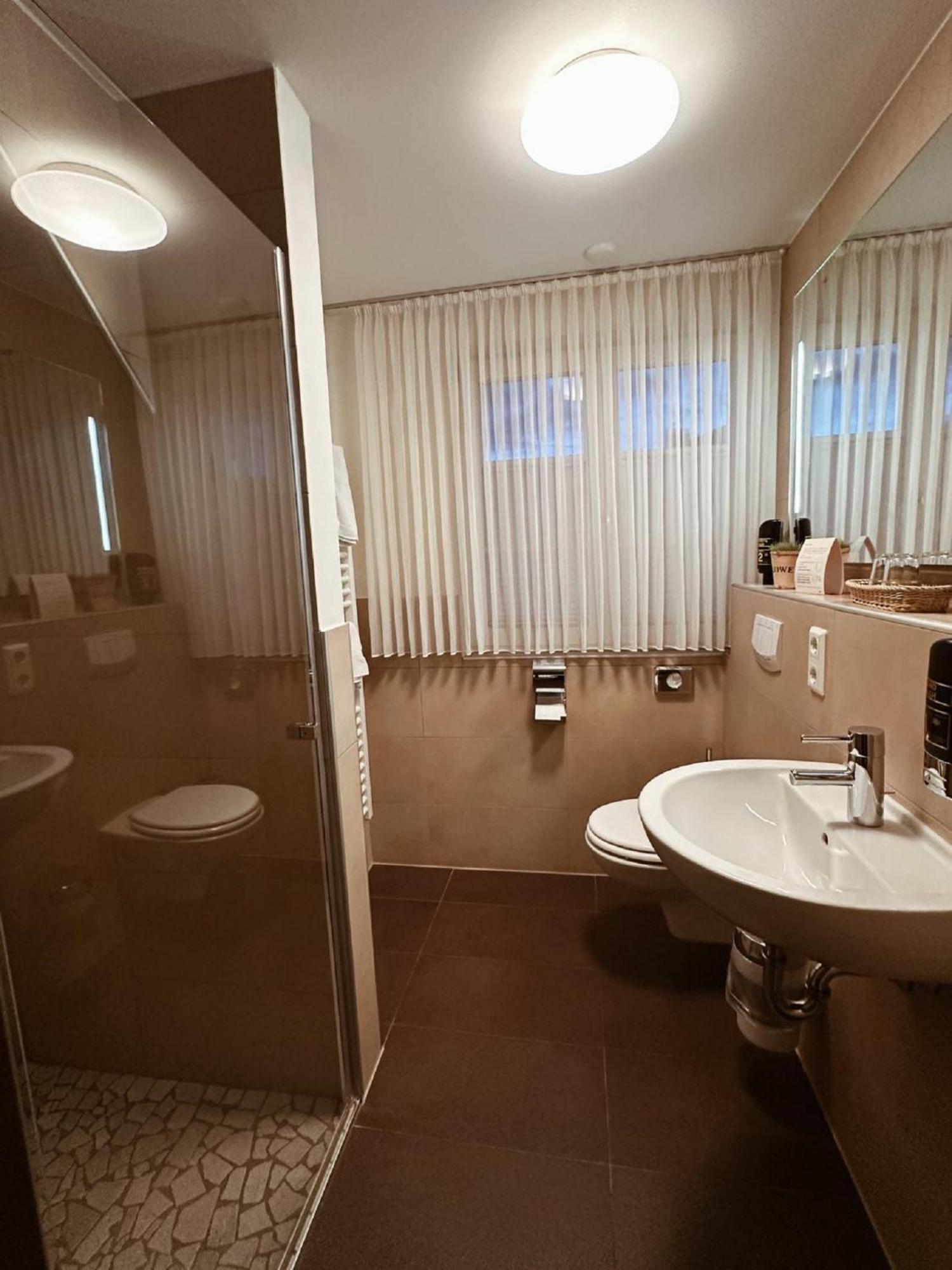 Hotel Gasthaus Lindenhof Much Esterno foto